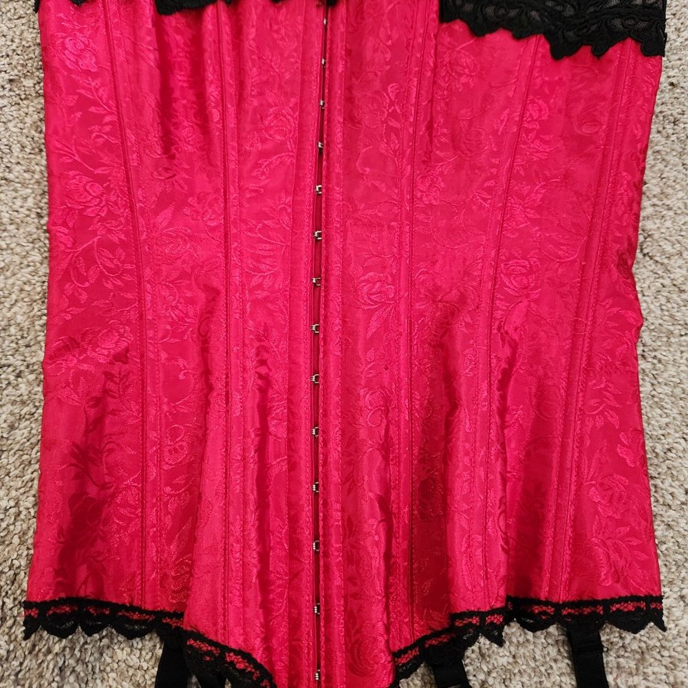 Corset - Picture 2 of 9